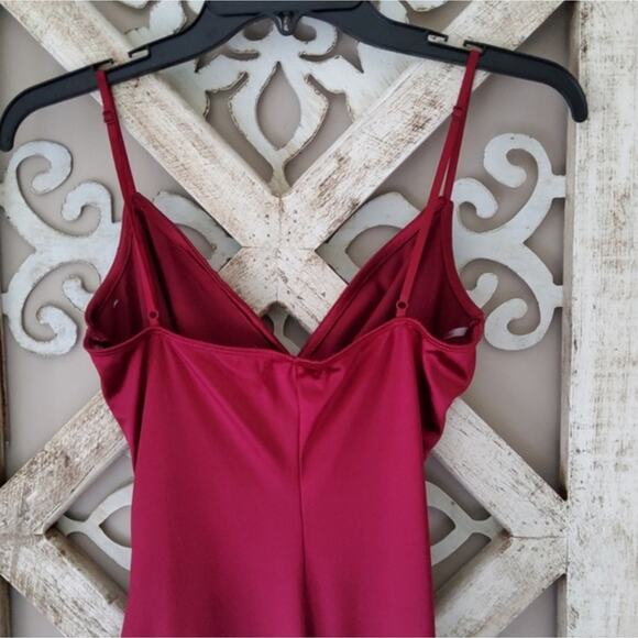 Love Nickie Lew Womens Junior Asymmetric Slit Leg Satin Gown in Burgundy Wine - Picture 10 of 15